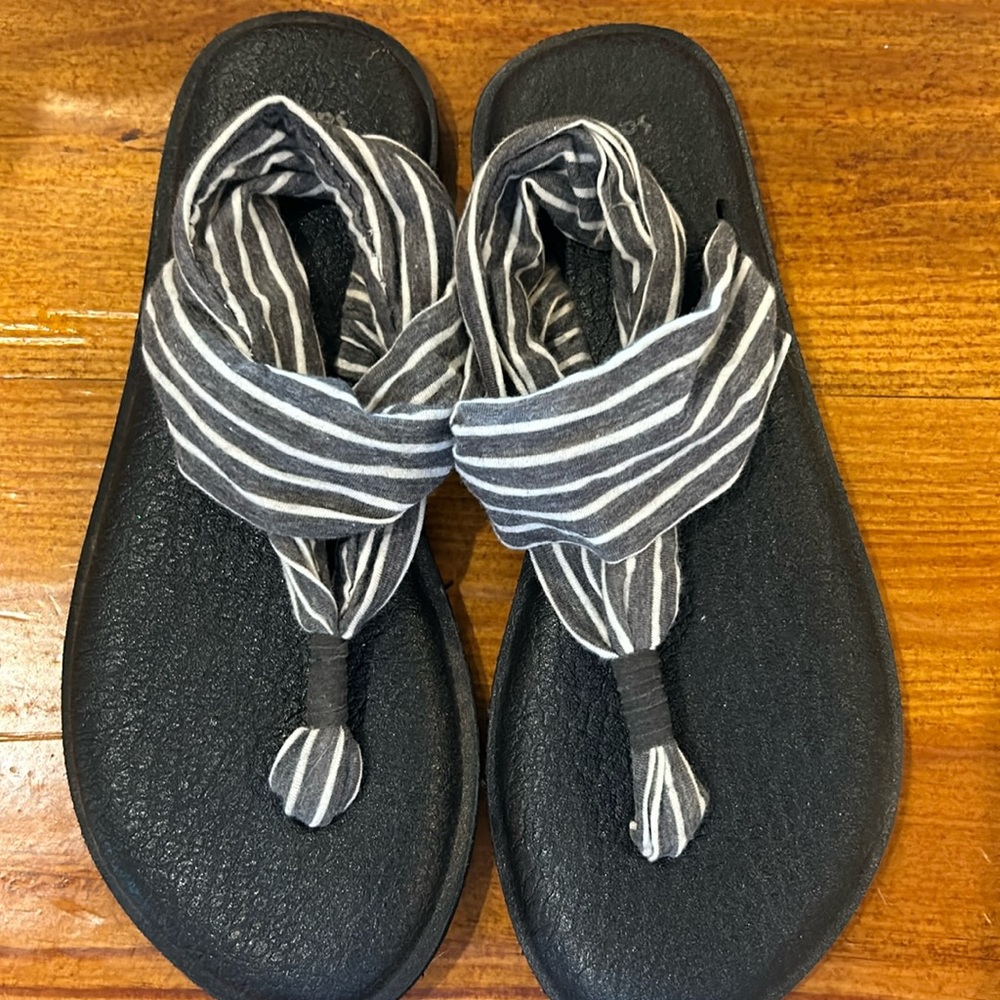 Sanuk sandals. Size 7 women’s.